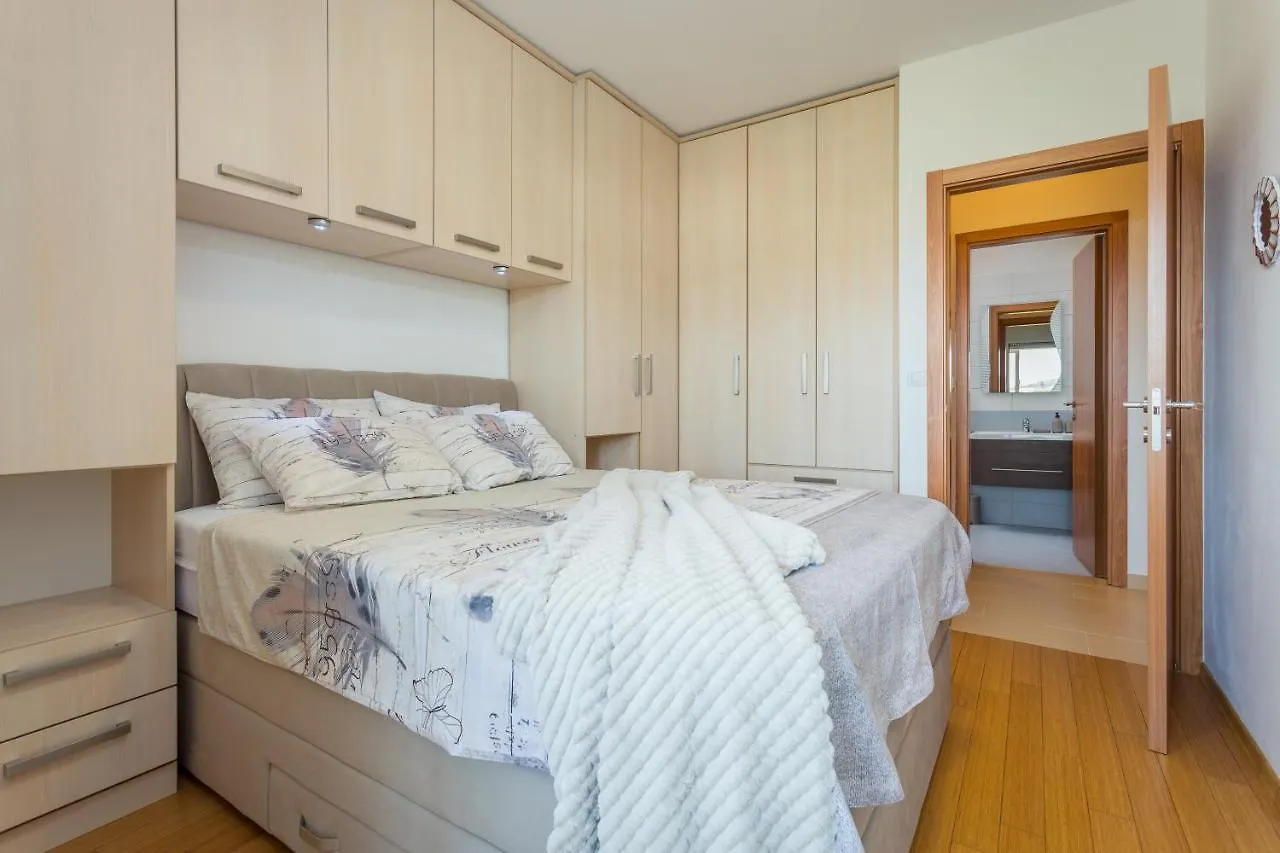 Apartman E&T **** بولا