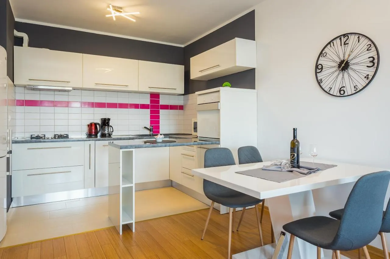 Apartman E&T **** Pula Lägenhet